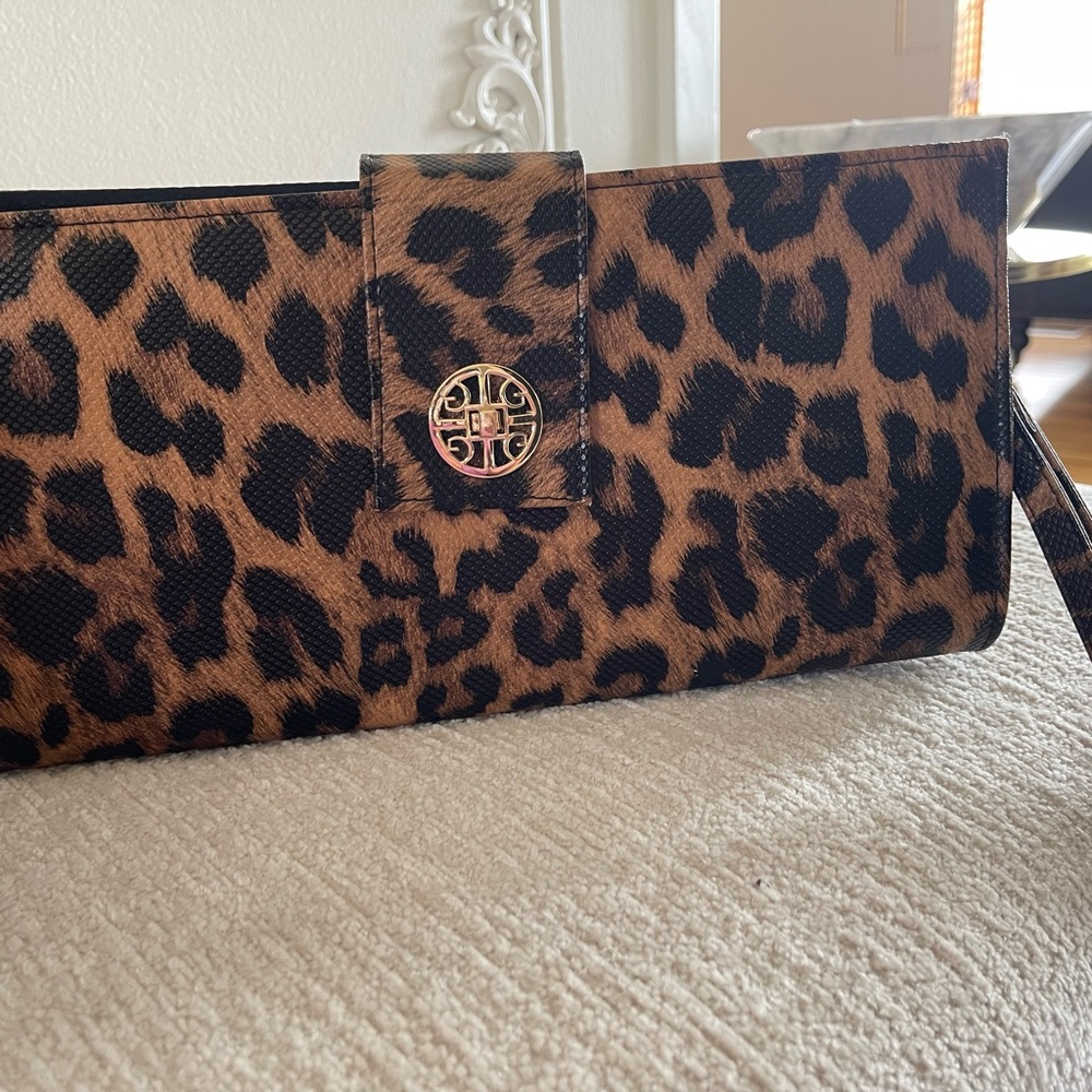LEOPARD CLUTCH/WRISTLET - NWOT